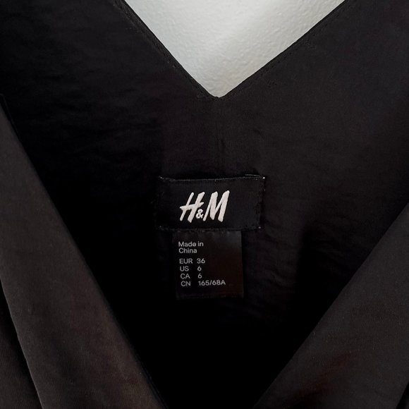 H&M Puff Sleeve Romper - Picture 2 of 6